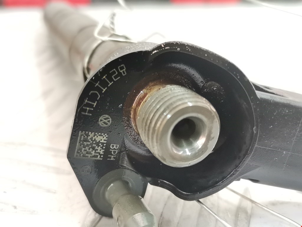 Форсунка дизельная электрическая VOLKSWAGEN Passat B6 2005-2011