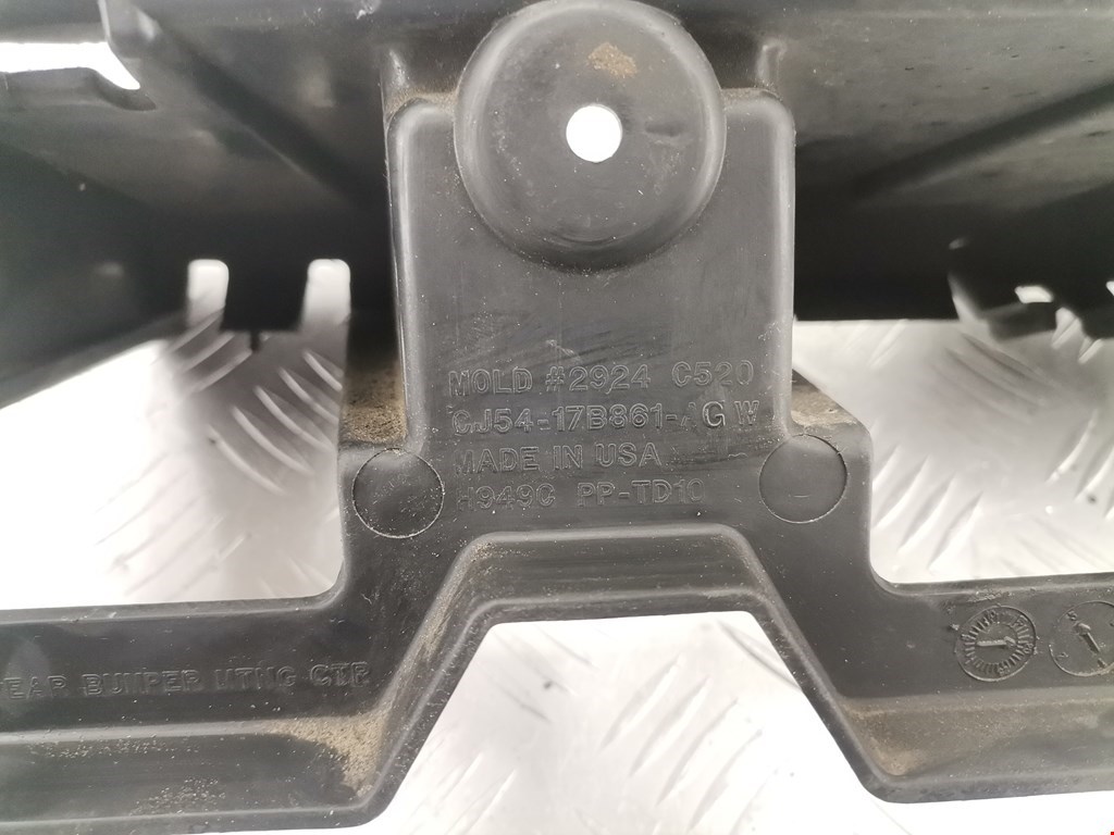 Кронштейн заднего бампера центральный FORD Escape 2012-2015