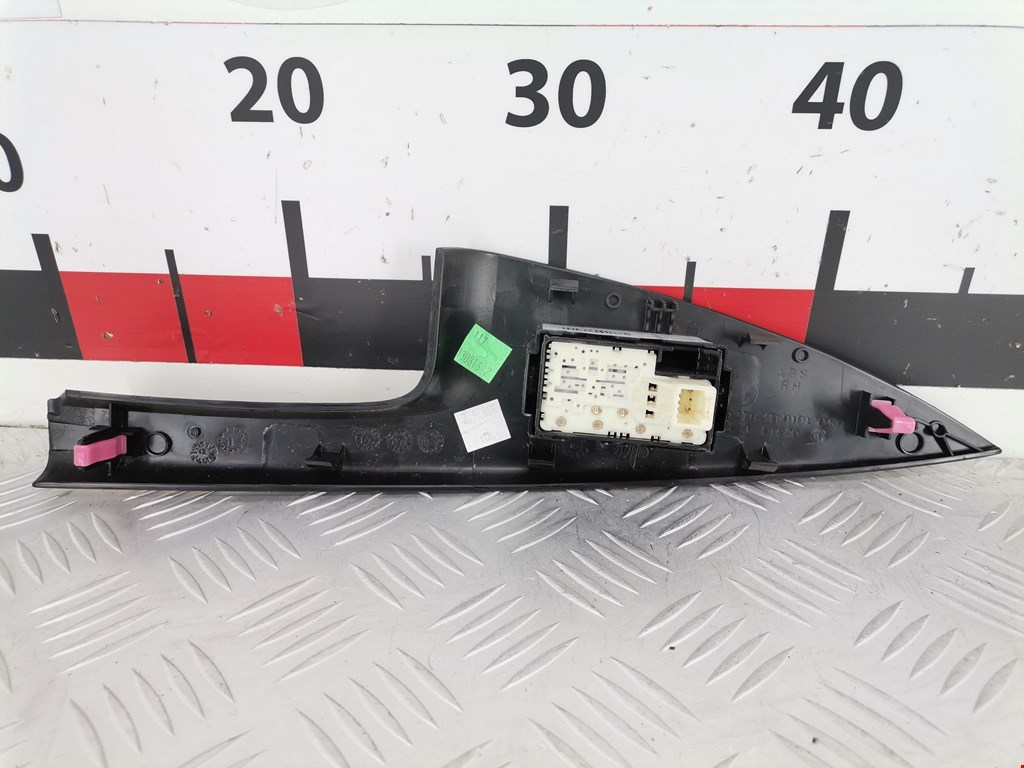 Кнопка стеклоподъемника TOYOTA Venza 2009-2017