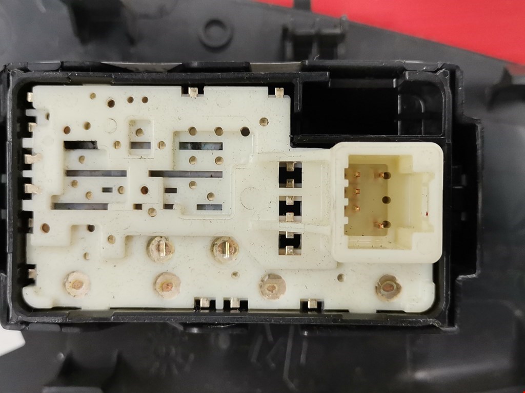 Кнопка стеклоподъемника TOYOTA Venza 2009-2017