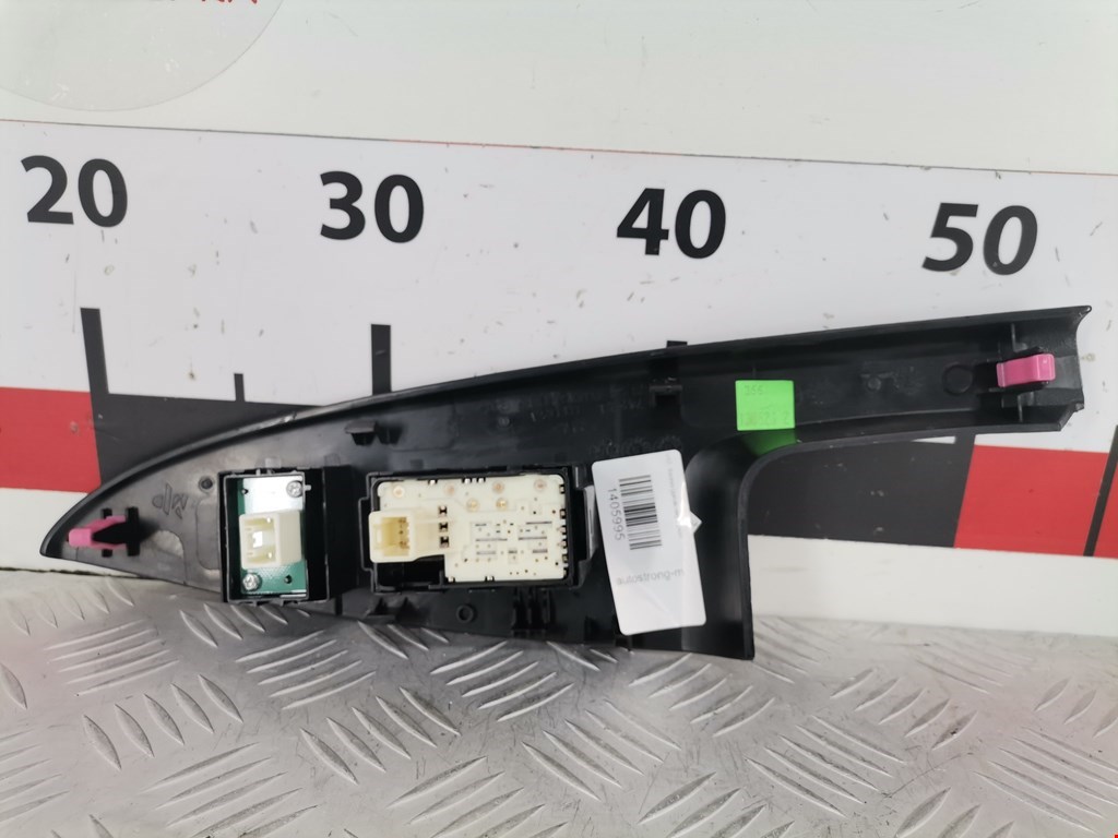 Кнопка стеклоподъемника TOYOTA Venza 2009-2017