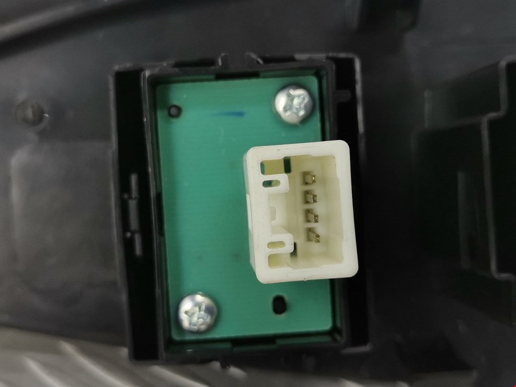 Кнопка стеклоподъемника TOYOTA Venza 2009-2017