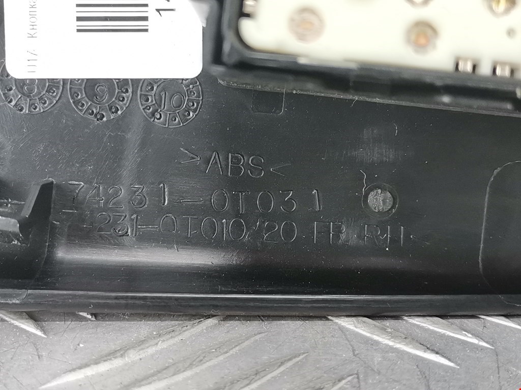 Кнопка стеклоподъемника TOYOTA Venza 2009-2017