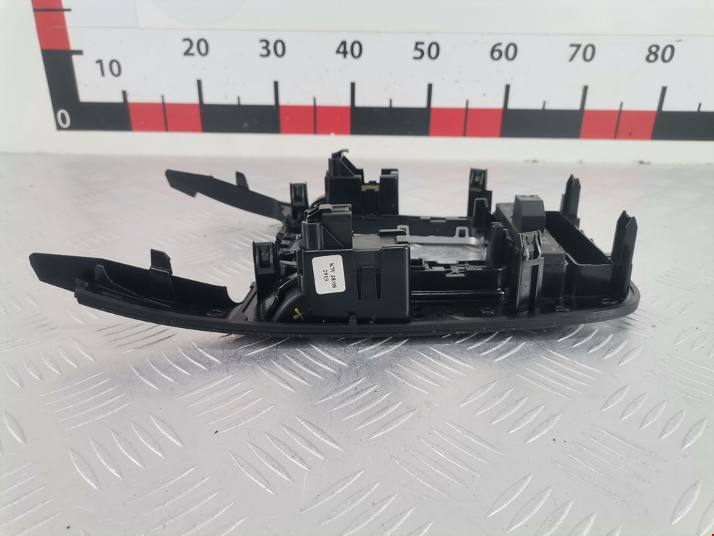 Кнопка антипробуксовочной системы AUDI A4 B8 2007-2015