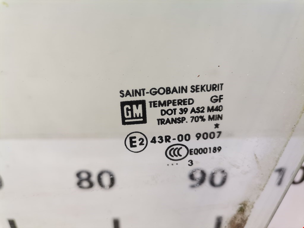 Стекло двери переднее левое OPEL Corsa D 2006-2014