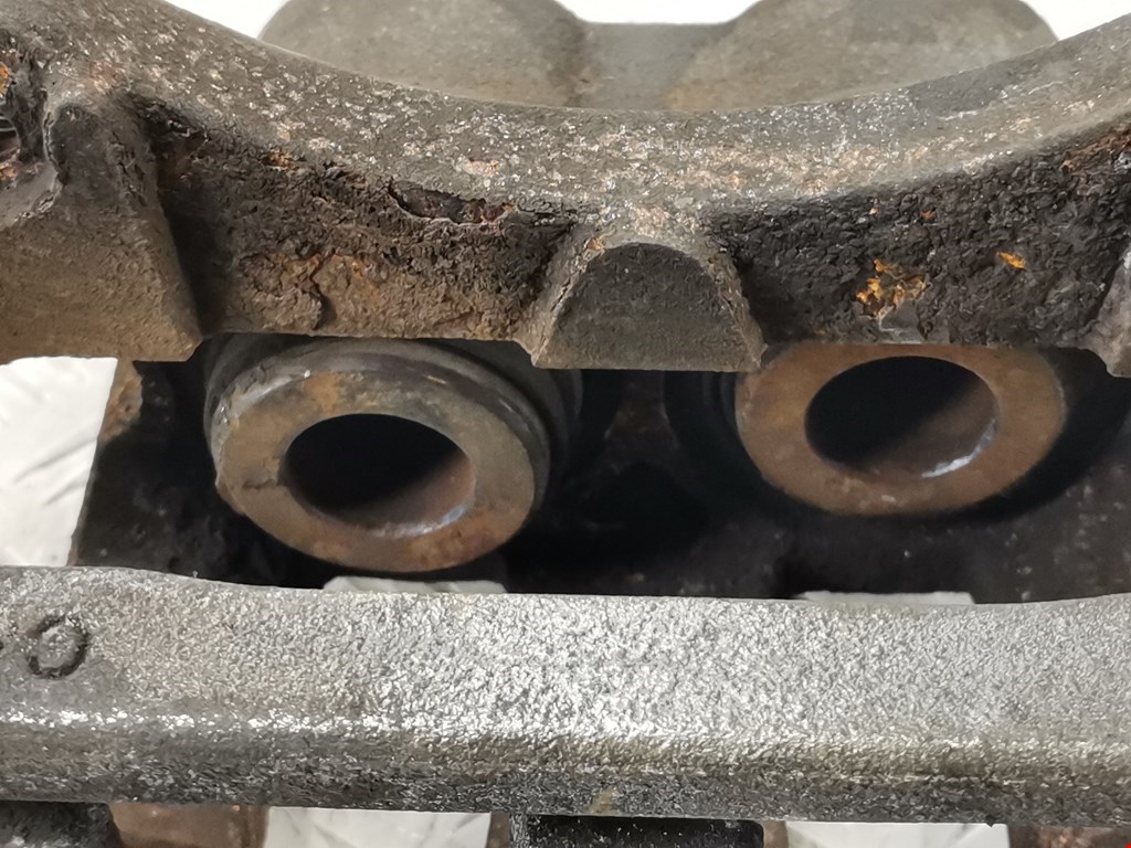 Суппорт передний правый FORD Explorer 2011-2019