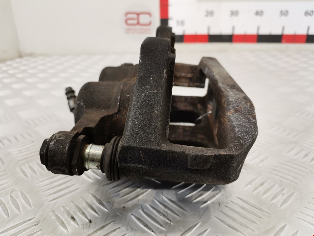 Суппорт передний правый FORD Explorer 2011-2019