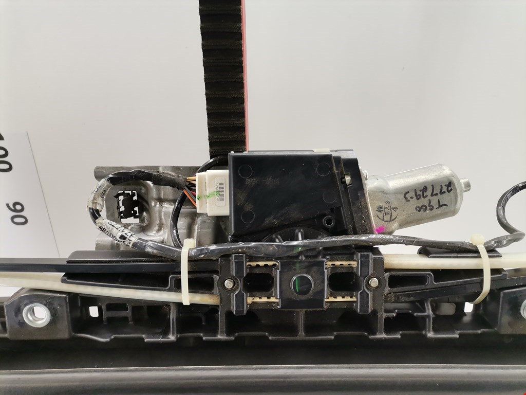 Люк в сборе электрический CHEVROLET Tahoe III 2006-2014