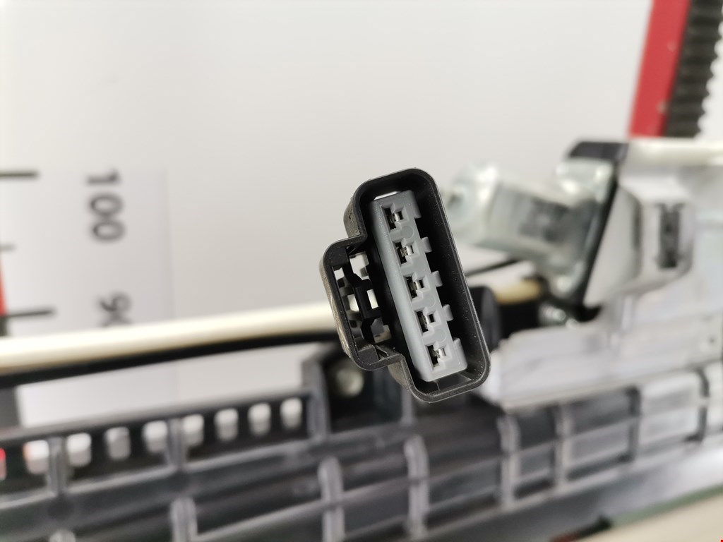 Люк в сборе электрический CHEVROLET Tahoe III 2006-2014