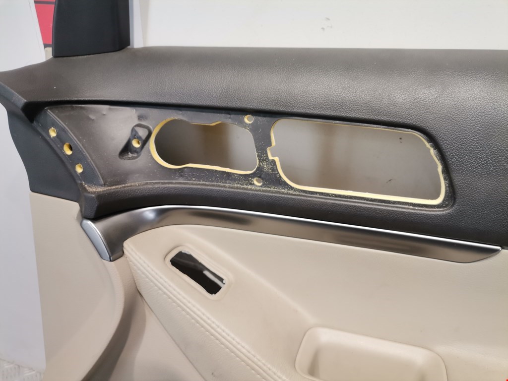 Обшивка двери передняя правая FORD Explorer 2011-2019