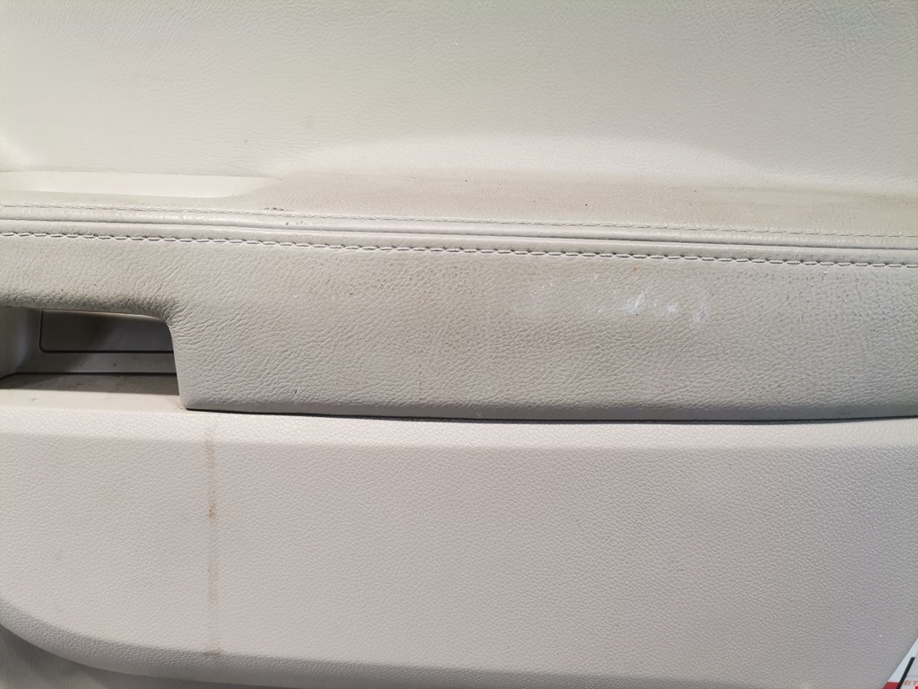 Обшивка двери передняя правая FORD Explorer 2011-2019