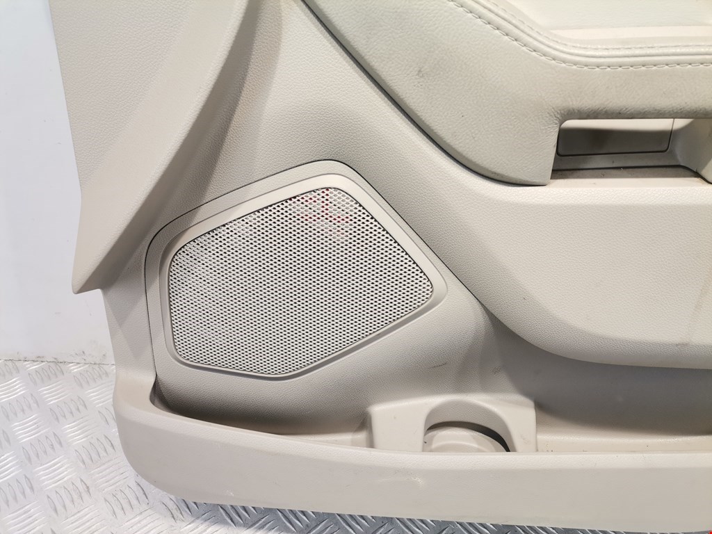 Обшивка двери передняя правая FORD Explorer 2011-2019