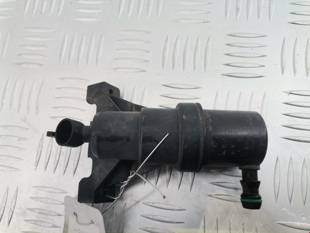 Форсунка омывателя фары BMW 7-Series (E65/E66) (2001-2008)