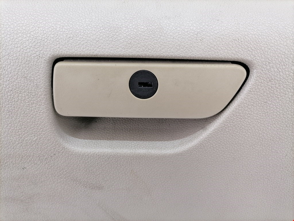 Бардачок FORD Explorer 2011-2019