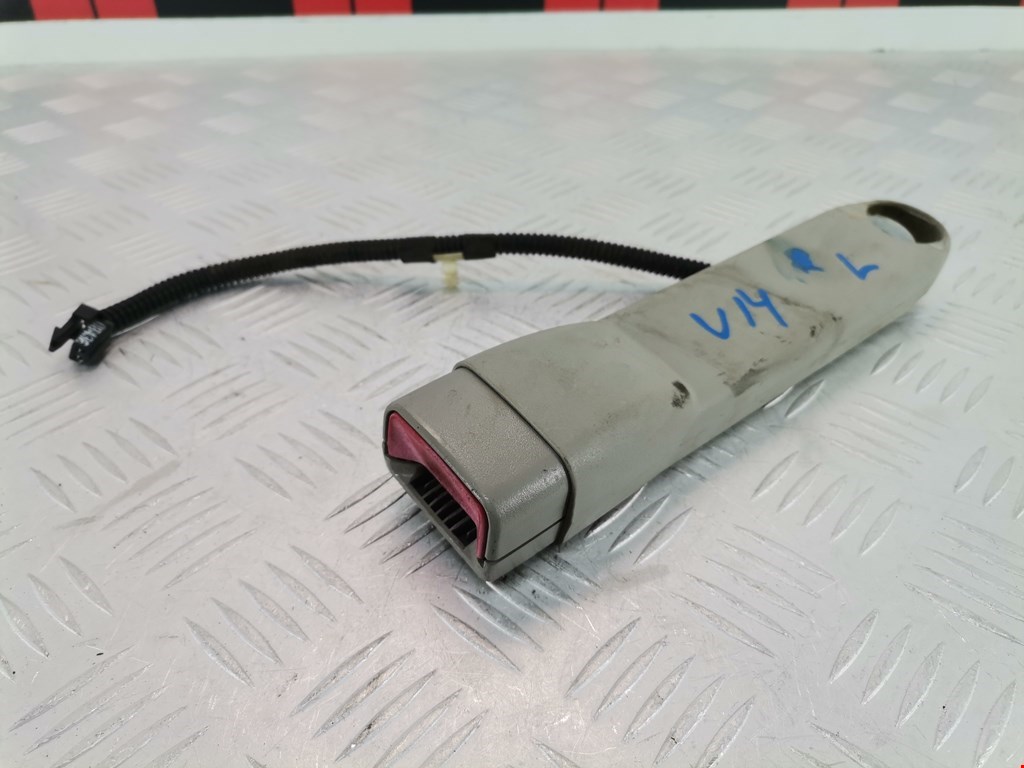 Замок ремня безопасности (преднатяжитель ремня безопасности) Chevrolet Equinox 3 (2017-2023)