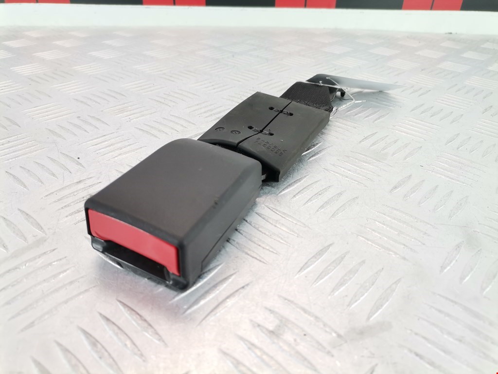 Замок ремня безопасности (преднатяжитель ремня безопасности) Chevrolet Trax 1 (Tracker 3) (2013-2022)