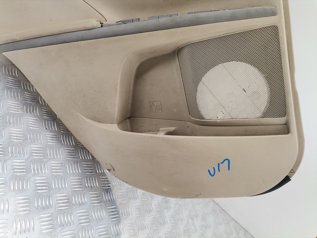 Обшивка двери задняя левая TOYOTA Venza 2009-2017