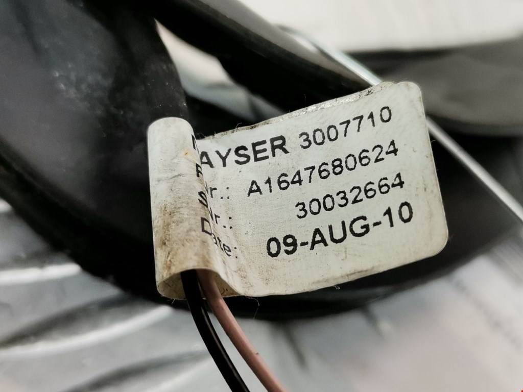 Уплотнитель (наружный) MERCEDES-BENZ GL-Class I X164 2006-2012