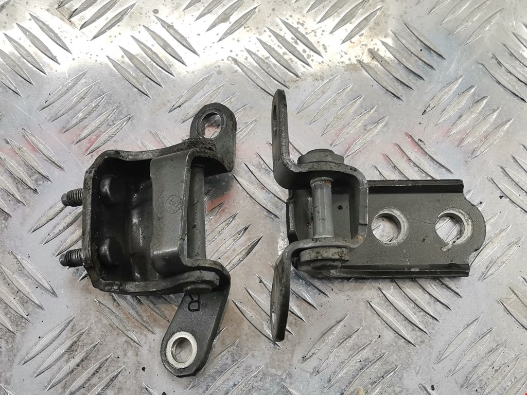 Петля двери задней правой Lexus LX 2 (J100) (1998-2007)