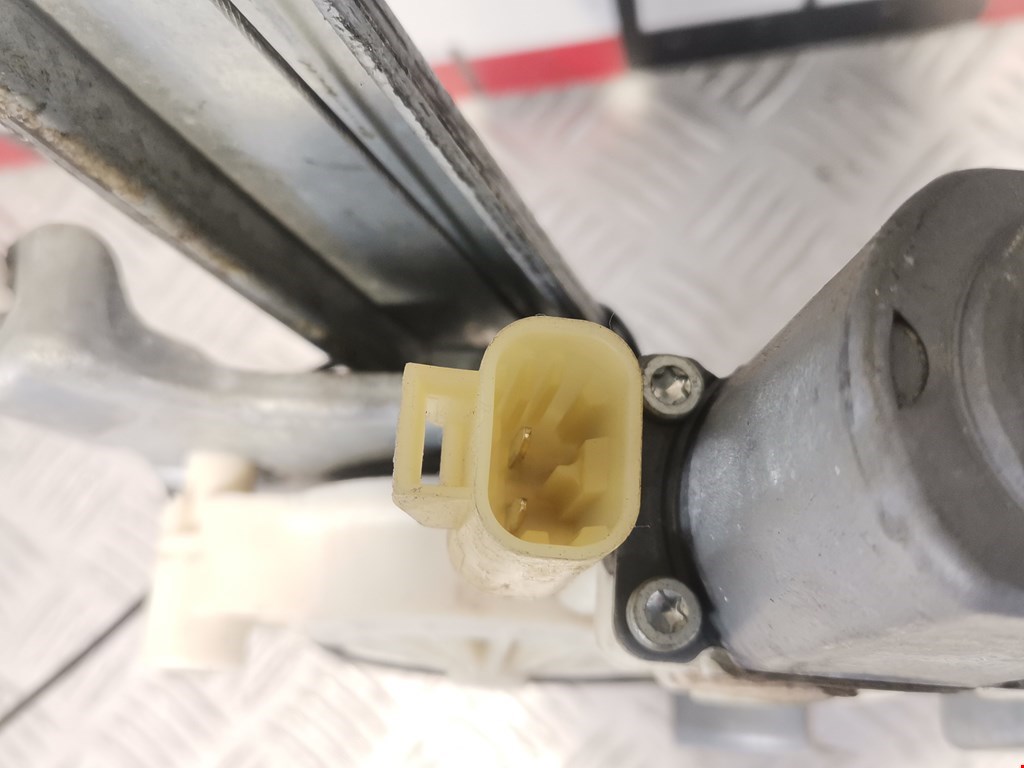 Стеклоподъемник задний правый CHEVROLET Tahoe III 2006-2014