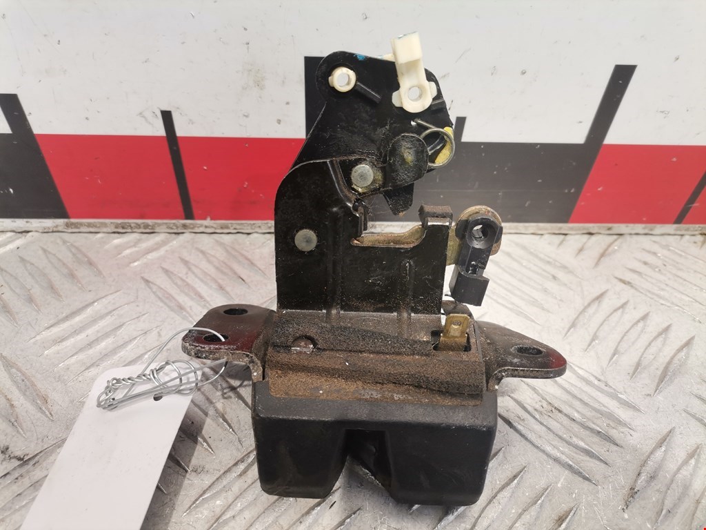 Замок багажника (крышки двери) HYUNDAI Tucson l 2004-2010