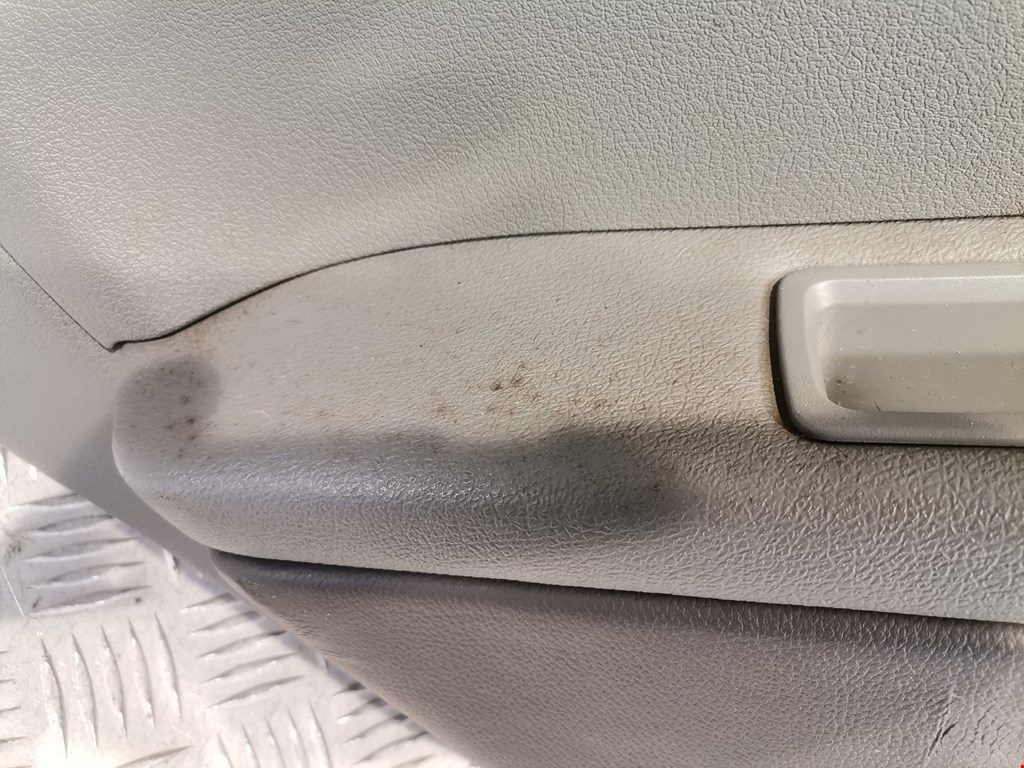 Обшивка двери задняя левая JEEP Grand Cherokee WK 2004-2010