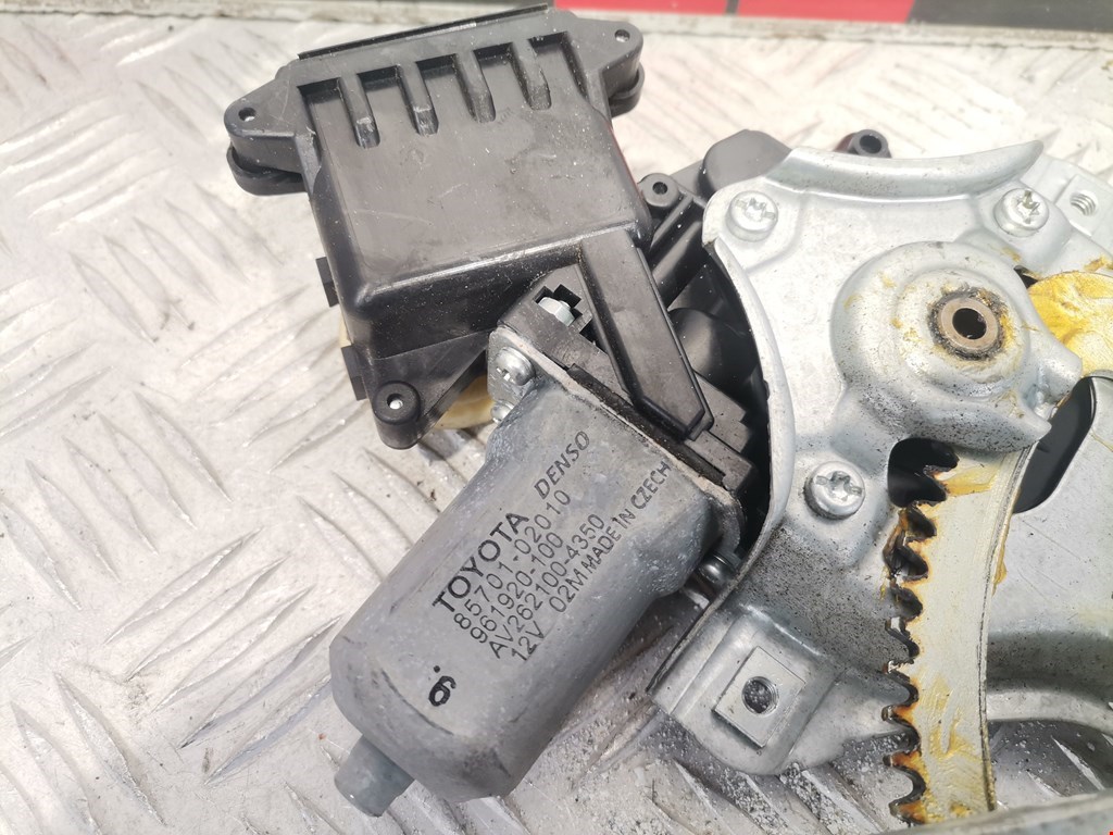 Стеклоподъемник передний правый TOYOTA Avensis 2009-2015