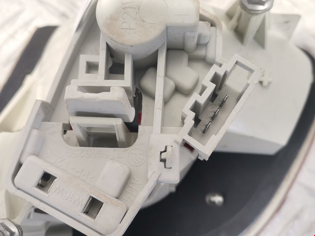 Фонарь задний внутренний левый SKODA Superb 2008-2015