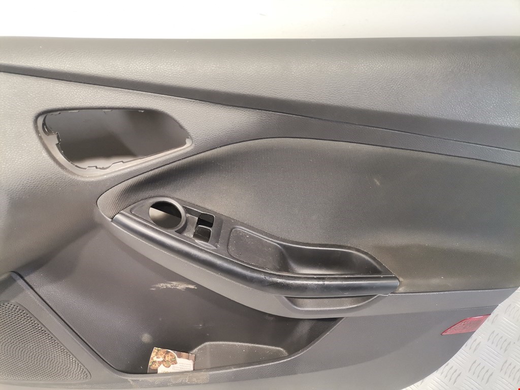 Обшивка двери передняя правая FORD Focus III 2011-2019