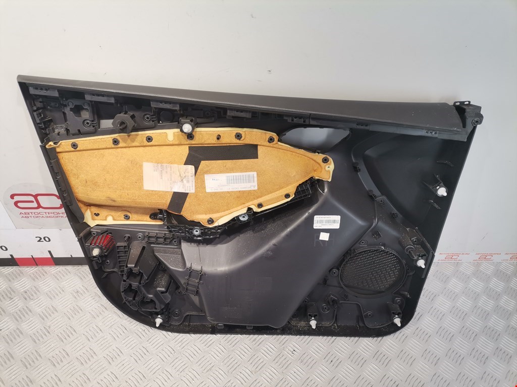 Обшивка двери передняя правая FORD Focus III 2011-2019