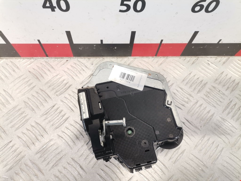 Замок двери задней правой Toyota Rav4 3 (2005-2014)