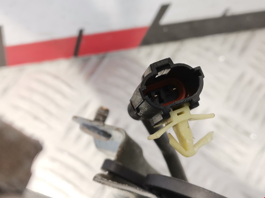 Стеклоподъемник задний правый KIA Sorento 2002-2009