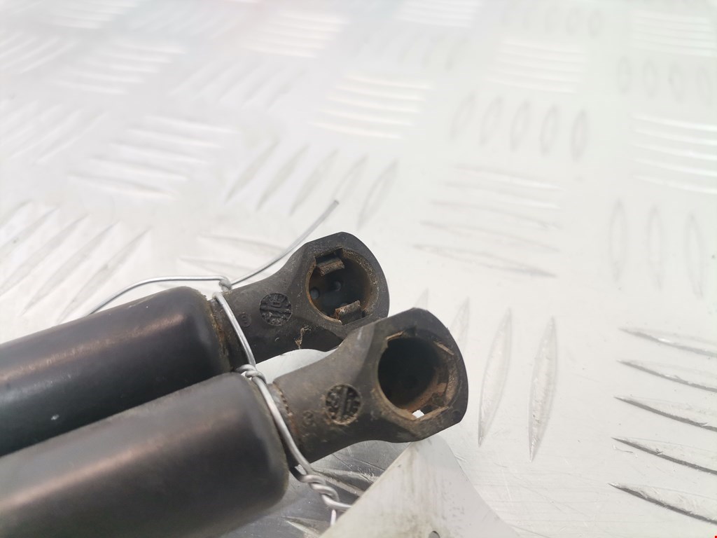 Амортизатор крышки (двери) багажника FORD Galaxy 1995-2005