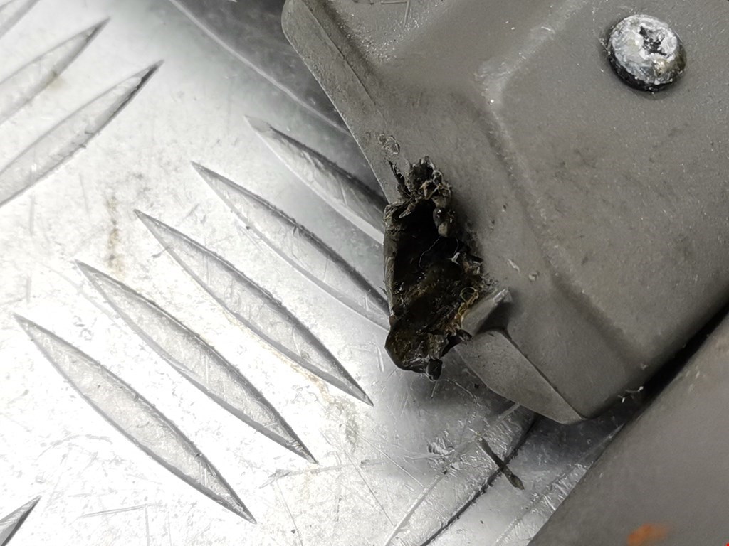 Шторка багажника (полка) PEUGEOT 206 1998-2012