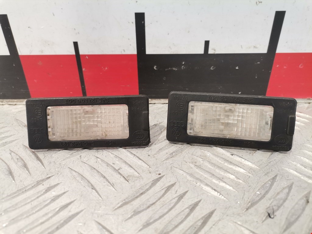 Фонарь подсветки номера VOLKSWAGEN Passat B6 2005-2011