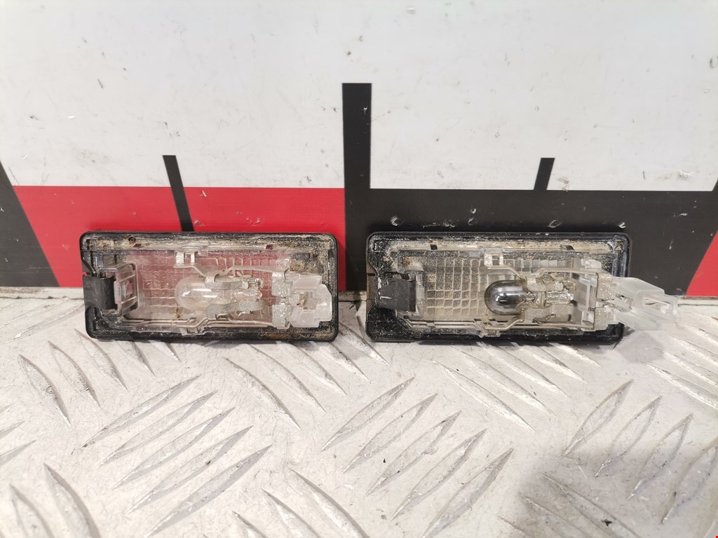 Фонарь подсветки номера VOLKSWAGEN Passat B6 2005-2011