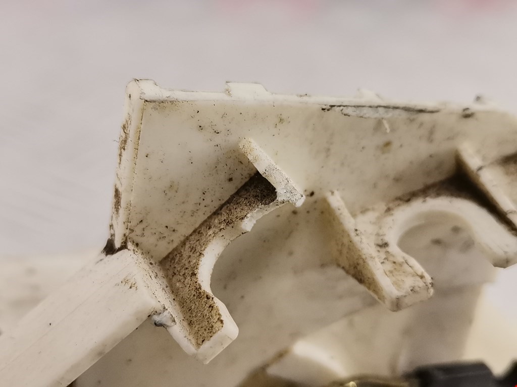 Замок двери задней левой FORD Mondeo III 2000-2007