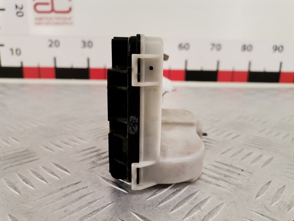 Замок двери передней правой VOLKSWAGEN Golf III 1991-1997