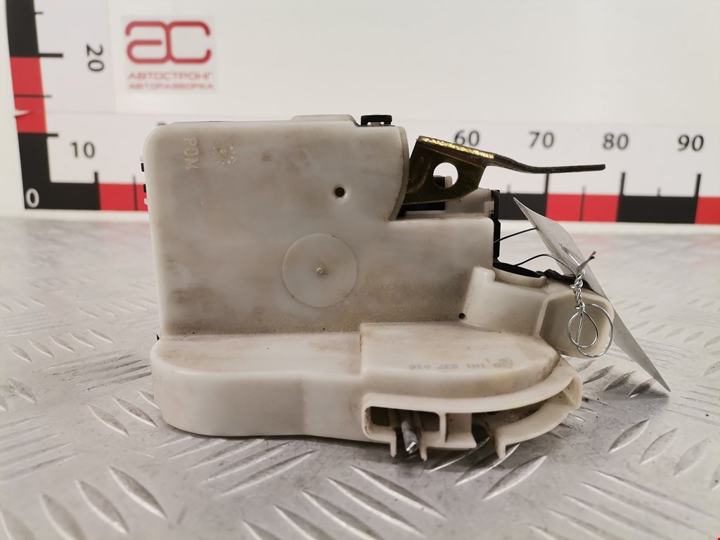 Замок двери передней правой VOLKSWAGEN Golf III 1991-1997