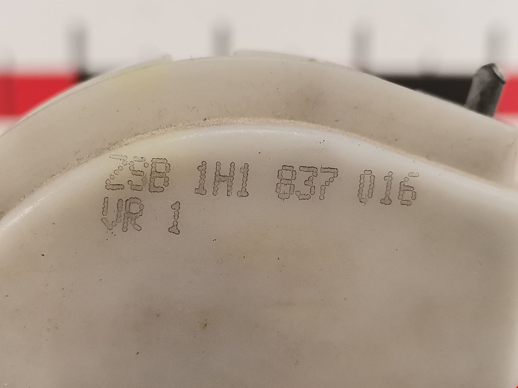 Замок двери передней правой VOLKSWAGEN Golf III 1991-1997