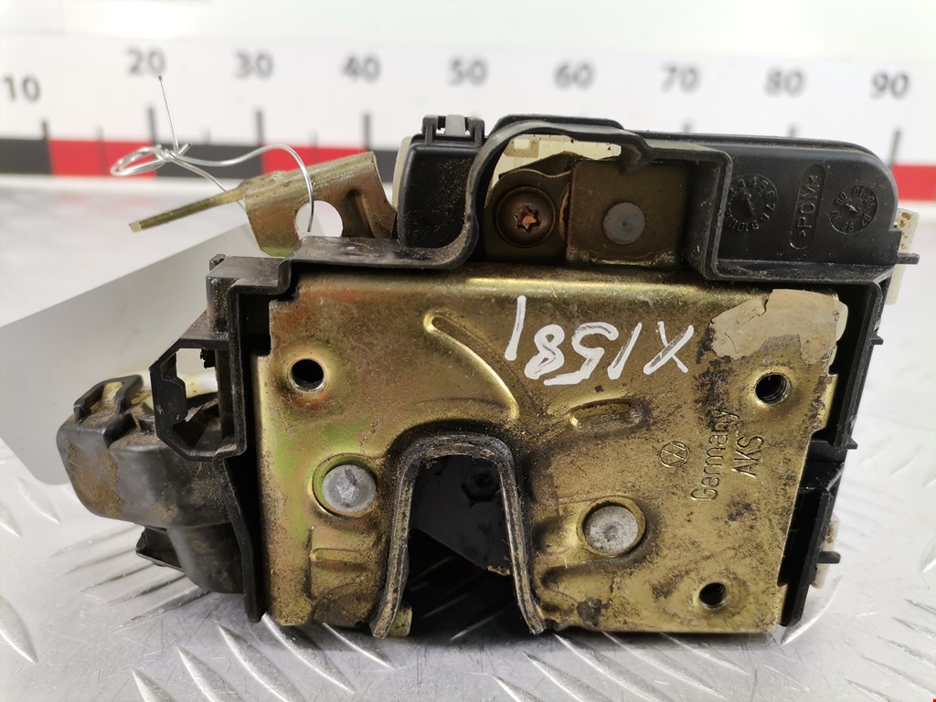 Замок двери передней правой VOLKSWAGEN Golf III 1991-1997