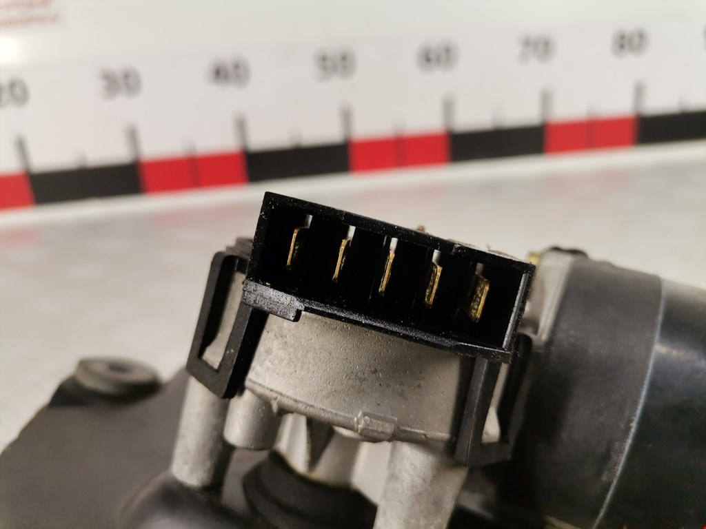 Моторчик стеклоочистителя передний MITSUBISHI Carisma 1995-1999