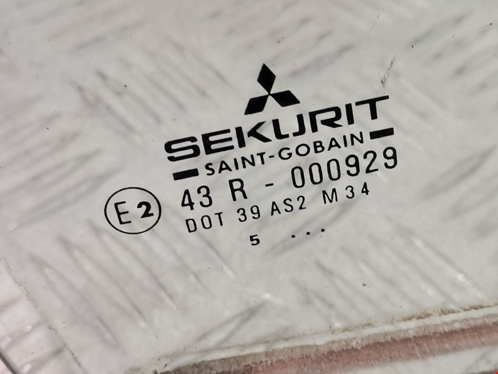 Стекло двери переднее правое MITSUBISHI Carisma 1995-1999