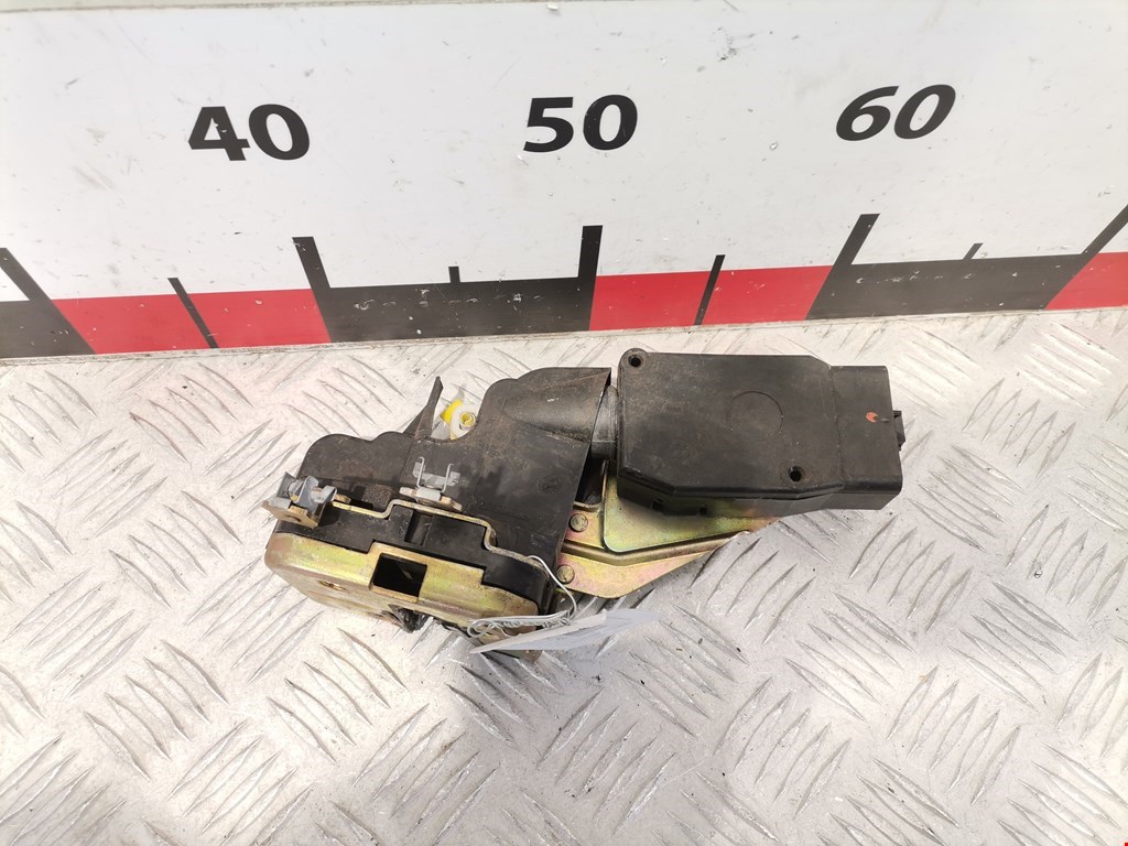 Замок двери передней правой MITSUBISHI Carisma 1995-1999