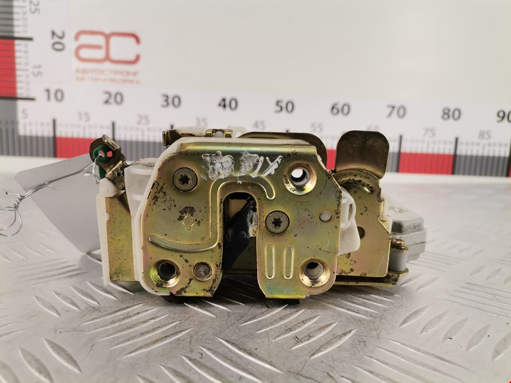 Замок двери передней правой Nissan Primera P11 (1995-2002)