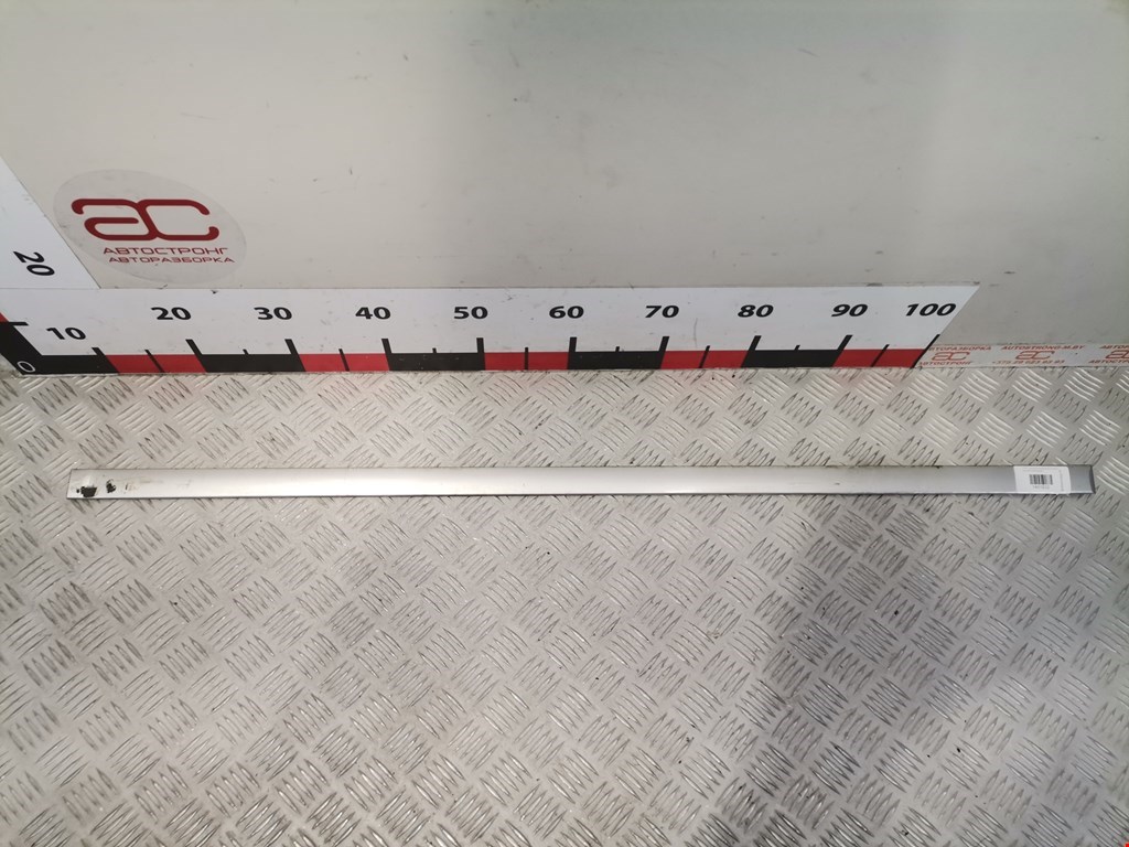 Накладка (молдинг) двери передней правой Audi A6 C5 (1997-2005)