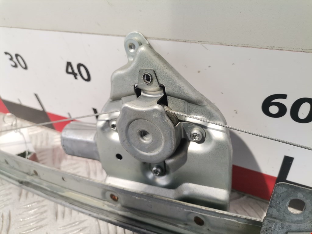 Стеклоподъемник задний правый SUZUKI Grand Vitara 2005-2015