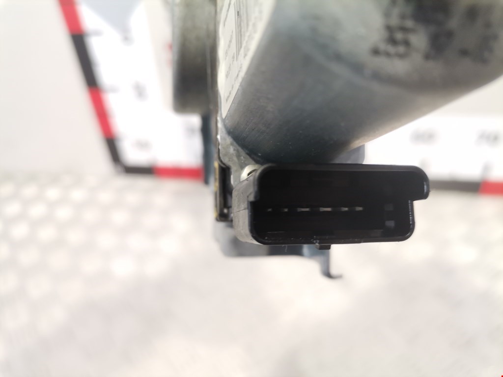 Стеклоподъемник передний правый NISSAN Navara III D40 2005-2015