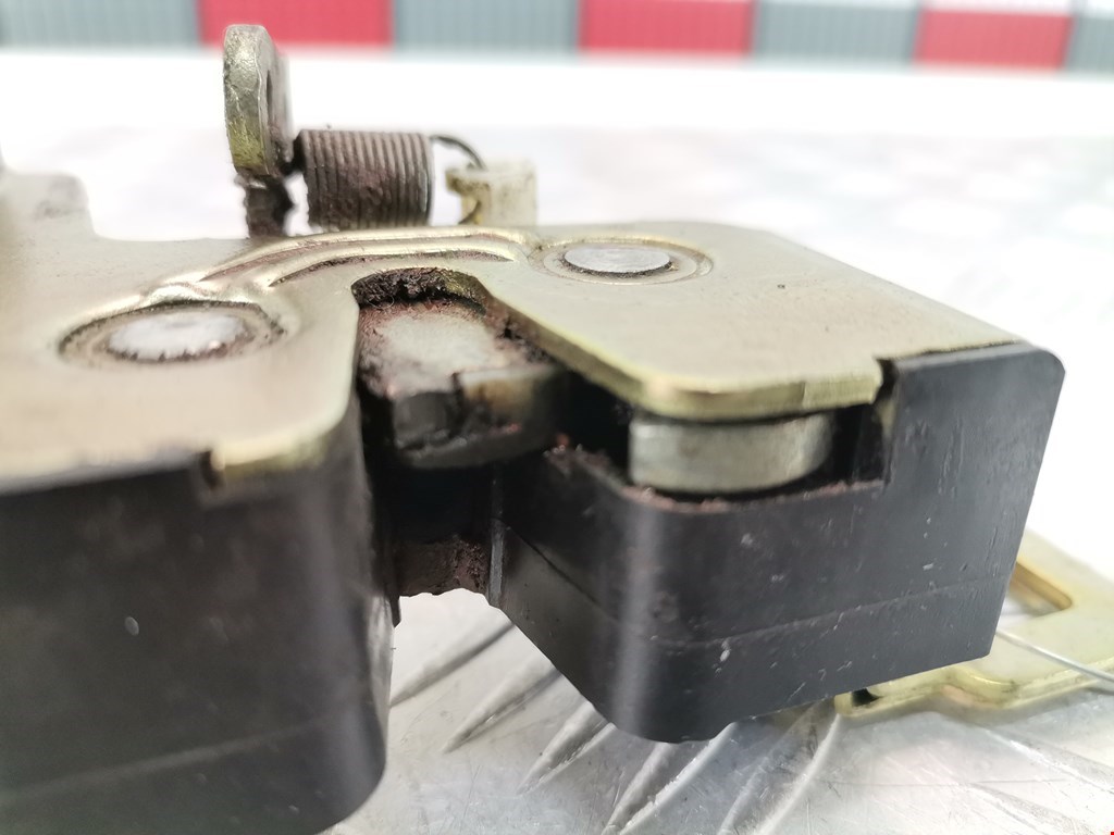 Замок багажника (крышки двери) FORD Mondeo II 1996-2000