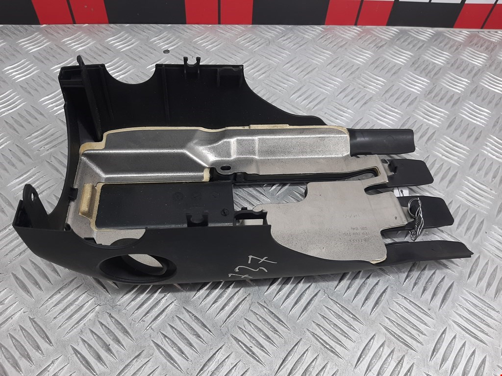 Кожух рулевой колонки AUDI A3 8P 2003-2013